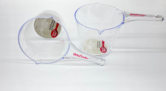 Measuring cup with handdle